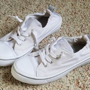 Maurices Tennis Slider